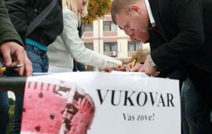 Hrvatska: Prikupljeno 650.000 potpisa protiv ćirilice Hrvatska: Prikupljeno 650.000 potpisa protiv ćirilice