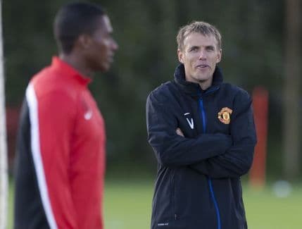 Nevil na klupi Valensije Nevil na klupi Valensije