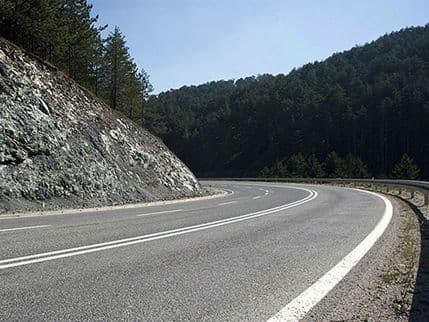 Kamion sletio sa puta, poginuo vozač iz Kolašina Kamion sletio sa puta, poginuo vozač iz Kolašina