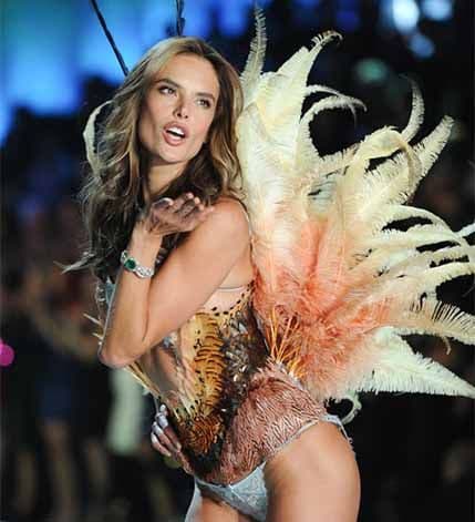 Alesandra Ambrozio se užasava plastičnih operacija Alesandra Ambrozio se užasava plastičnih operacija