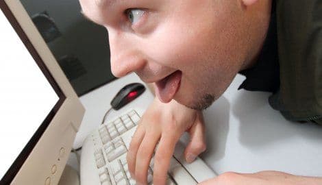 Njemačka: Hiljade pozvane na sud zbog gledanja internet pornografije Njemačka: Hiljade pozvane na sud zbog gledanja internet pornografije