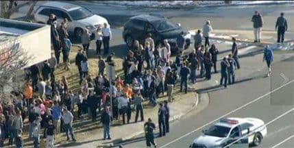 Pucnjava u školi u Denveru: Povrijeđena dva učenika, jedan napadač mrtav Pucnjava u školi u Denveru: Povrijeđena dva učenika, jedan napadač mrtav