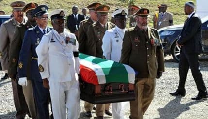 "Idi u dobru Madiba, idi u zemlju naših predaka" (VIDEO) "Idi u dobru Madiba, idi u zemlju naših predaka" (VIDEO)