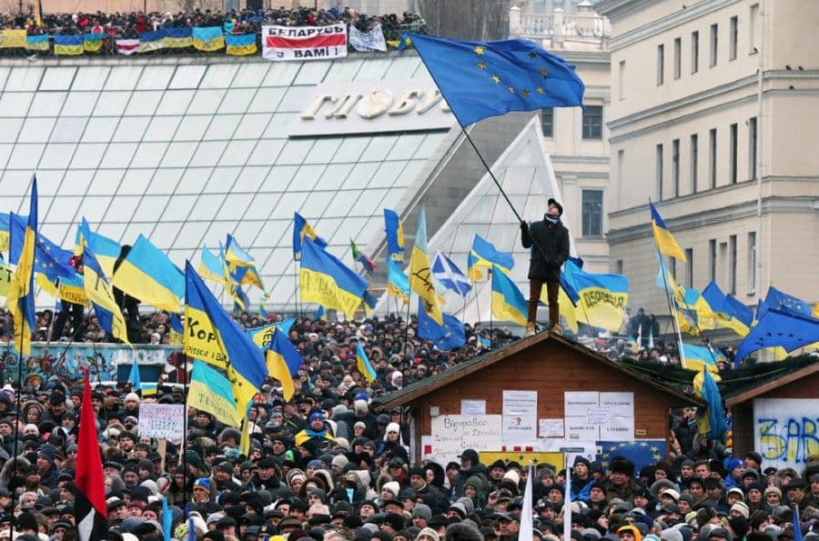 U centru Kijeva 300 hiljada demonstranata U centru Kijeva 300 hiljada demonstranata