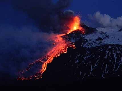 ITALIJA: Aerodrom zatvoren zbog erupcije vulkana Etna ITALIJA: Aerodrom zatvoren zbog erupcije vulkana Etna