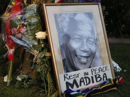 Nelson Mandela na vrhu "Guglove" liste pretraga u 2013. godini Nelson Mandela na vrhu "Guglove" liste pretraga u 2013. godini