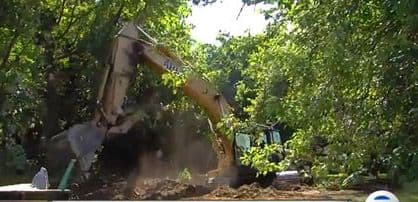 Bugarska: Srušio kuću pod hipotekom i istovario je pred banku Bugarska: Srušio kuću pod hipotekom i istovario je pred banku