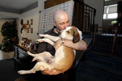 Pas neumorno tražio nestalog starca sve dok ga nije našao Pas neumorno tražio nestalog starca sve dok ga nije našao