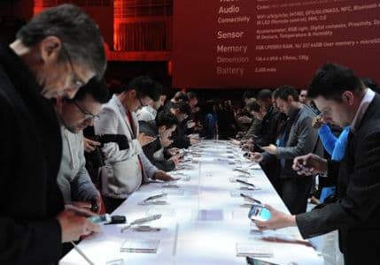 Samsungov dijamantski premaz i dupli ekran Samsungov dijamantski premaz i dupli ekran