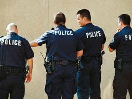 Njujork: Čovjek se bacio sa nebodera sa djetetom u naručju Njujork: Čovjek se bacio sa nebodera sa djetetom u naručju