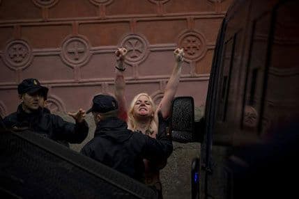 Protest u Madridu: Toplesom za pravo na abortus Protest u Madridu: Toplesom za pravo na abortus