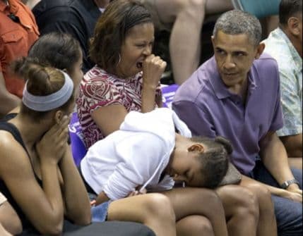 Obame skoro pospali na utakmici  Obame skoro pospali na utakmici