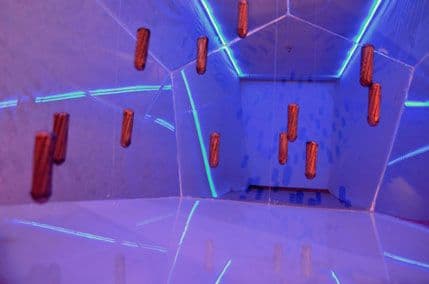 Instalacija Maje Džoganović „Virtuelna kutija“ u Perjaničkom domu Instalacija Maje Džoganović „Virtuelna kutija“ u Perjaničkom domu