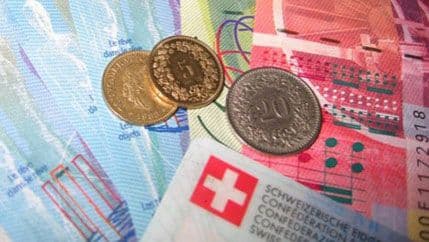 Srbija: Sudovi ruše “švajcarske” kredite Srbija: Sudovi ruše “švajcarske” kredite