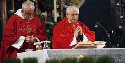 Zagreb: Misa za Pavelića, antifašisti tijelima blokirali ulaz u crkvu Zagreb: Misa za Pavelića, antifašisti tijelima blokirali ulaz u crkvu