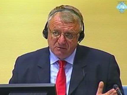 Šešelj na hemoterapiji Šešelj na hemoterapiji