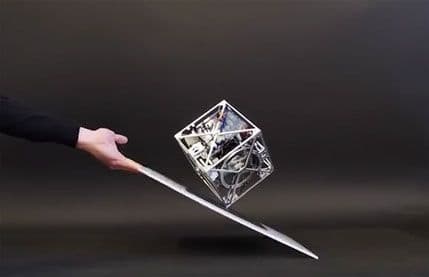 VIDEO: Kocka koja prkosi gravitaciji VIDEO: Kocka koja prkosi gravitaciji