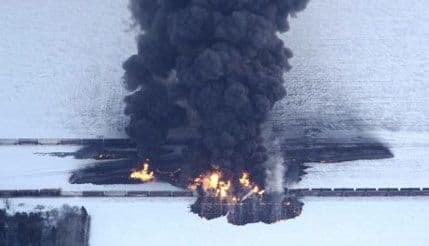 Serija eksplozija nakon sudara vozova u SAD Serija eksplozija nakon sudara vozova u SAD