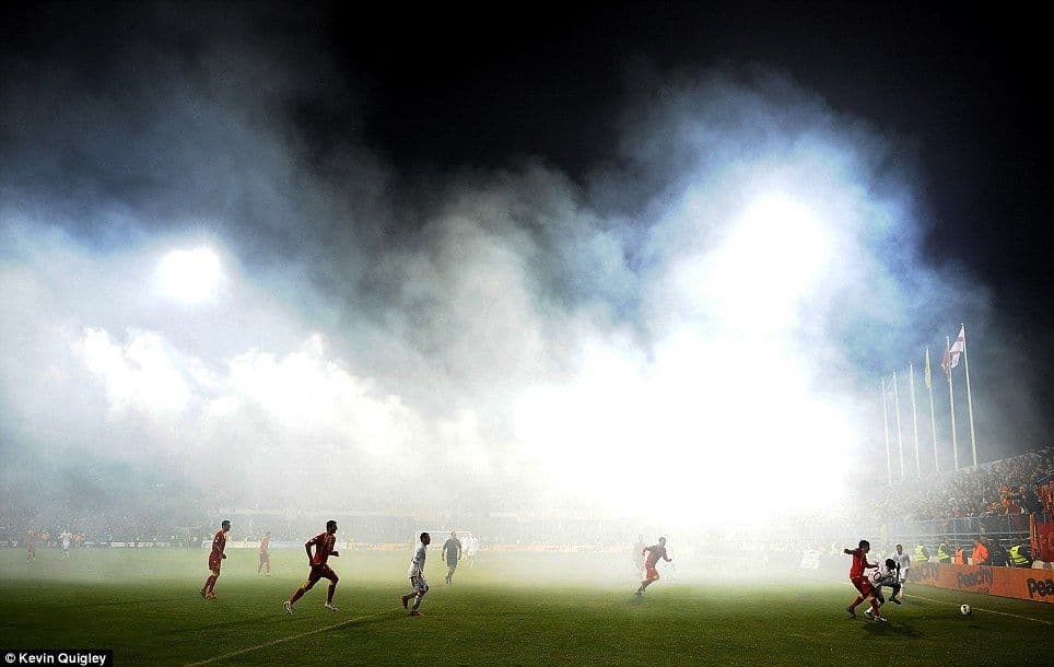 Dejli Mejl: Fotografija sa meča Crna Gora-Engleska najljepša u 2013.godini Dejli Mejl: Fotografija sa meča Crna Gora-Engleska najljepša u 2013.godini