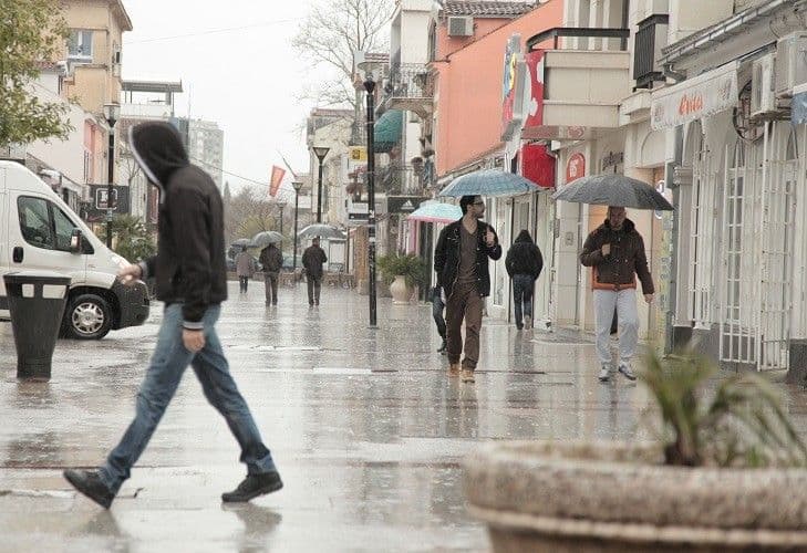 Sjutra oblačno s kišom Sjutra oblačno s kišom