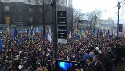 Na protestima u Kijevu više od 10.000 ljudi Na protestima u Kijevu više od 10.000 ljudi