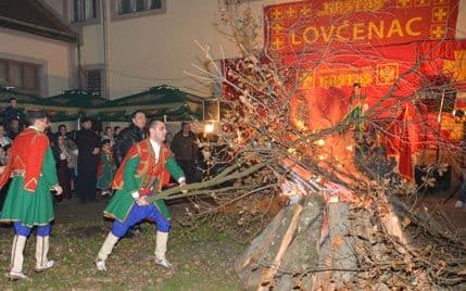 U Lovćencu naložen badnjak za crnogorsku dijasporu U Lovćencu naložen badnjak za crnogorsku dijasporu