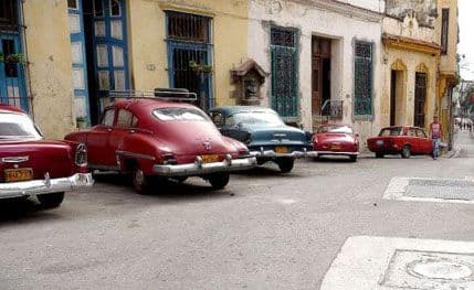 Prosječan polovni auto na Kubi košta oko 24.000 dolara! Prosječan polovni auto na Kubi košta oko 24.000 dolara!