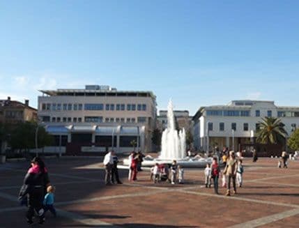 VIDEO: Pogledajte današnje prepune podgorilčke ulice i kafiće VIDEO: Pogledajte današnje prepune podgorilčke ulice i kafiće