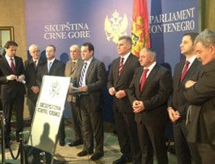 SDP: Popović pokušava da privatizuje i politizuje himnu SDP: Popović pokušava da privatizuje i politizuje himnu