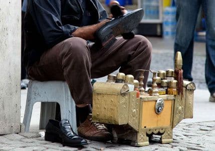 Sarajlije žele spomenik uličnom čistaču cipela Sarajlije žele spomenik uličnom čistaču cipela