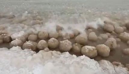 VIDEO: Jezero Mičigen kao more ledenih kugli VIDEO: Jezero Mičigen kao more ledenih kugli