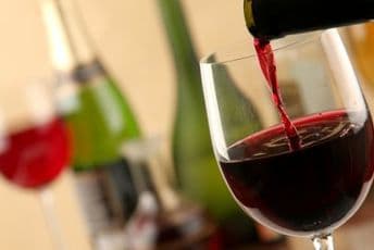 Francuska izdvaja 200 miliona eura za uništavanje zaliha vina Francuska izdvaja 200 miliona eura za uništavanje zaliha vina