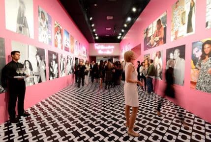 Samo za žene: 40 godina haljine na preklop Samo za žene: 40 godina haljine na preklop