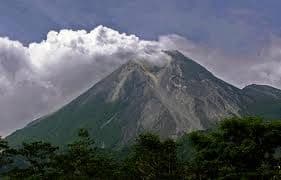 Sumatra: Evakuisano više od 25 hiljada ljudi zbog erupcije vulkana Sumatra: Evakuisano više od 25 hiljada ljudi zbog erupcije vulkana