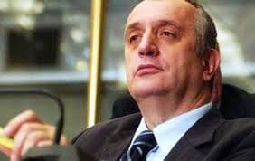 BULATOVIĆ: Mijenjati Ustav zbog pregovora sa EU BULATOVIĆ: Mijenjati Ustav zbog pregovora sa EU