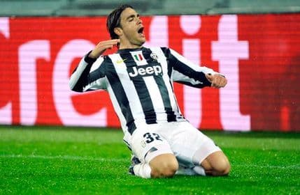 Matri obukao ljubičasti dres Matri obukao ljubičasti dres