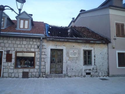 Rodna kuća Jovana Tomaševića, ruina u centru Cetinja  Rodna kuća Jovana Tomaševića, ruina u centru Cetinja