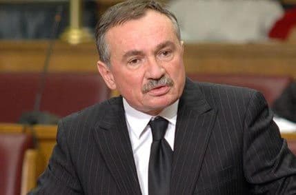 RADULOVIĆ: Ponude za KAP odbaciti, nijesu u pitanju strateški investitori RADULOVIĆ: Ponude za KAP odbaciti, nijesu u pitanju strateški investitori