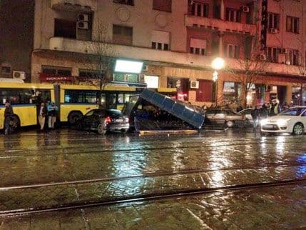 BEOGRAD: Autobus uletio u hotel BEOGRAD: Autobus uletio u hotel