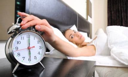 Zašto se budite minut prije zvuka alarma ? Zašto se budite minut prije zvuka alarma ?