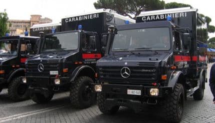 Italija: Uhapšeno 90 članova Kamore, zaplijenjeno 250 miliona eura Italija: Uhapšeno 90 članova Kamore, zaplijenjeno 250 miliona eura