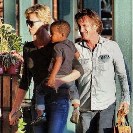 Šarliz Teron i Šon Pen konačno fotografisani zajedno Šarliz Teron i Šon Pen konačno fotografisani zajedno