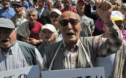 GRČKA: Polovina domaćinstava živi od po jedne penzije GRČKA: Polovina domaćinstava živi od po jedne penzije