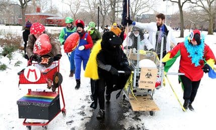 Luda i vesela trka kolicima iz samoposluge Luda i vesela trka kolicima iz samoposluge