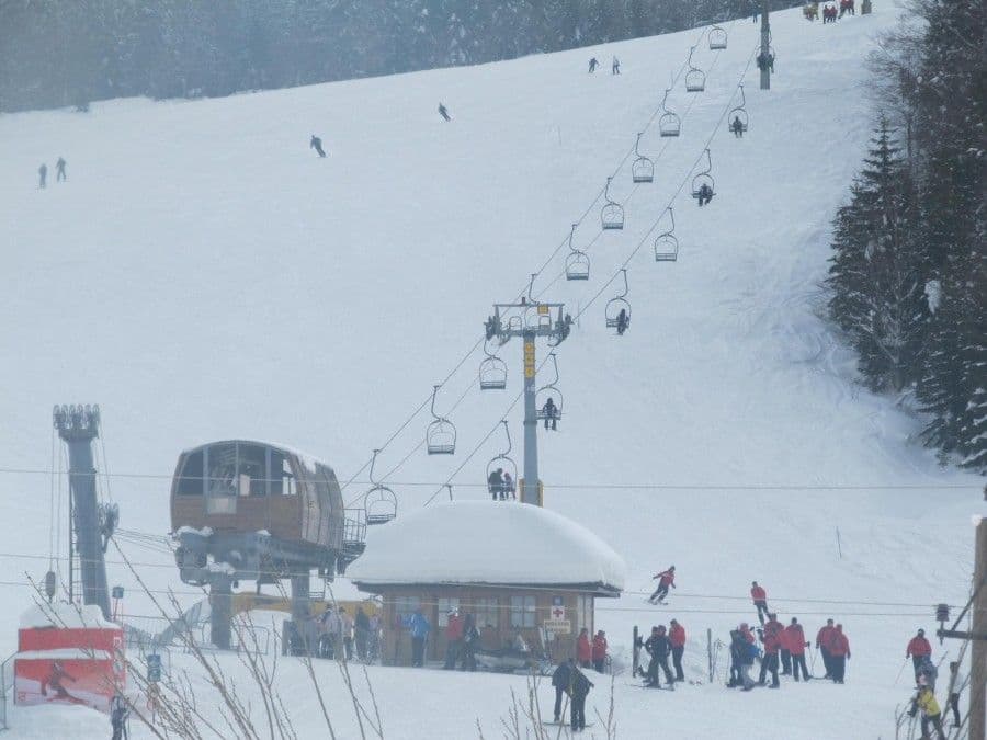 Kolašin: Stiglo preko 400 skijaša Kolašin: Stiglo preko 400 skijaša