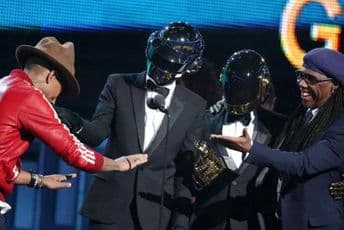 (FOTO, VIDEO)Spektakularni nastupi i pet Gremija za Daft Punk!
