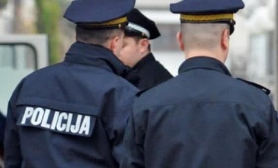 Oko 100 policajaca prima platu i sjedi kući Oko 100 policajaca prima platu i sjedi kući
