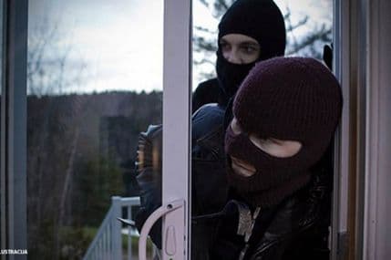 Književnika Petra Milatovića vezali ljepljivom trakom, pa opljačkali Književnika Petra Milatovića vezali ljepljivom trakom, pa opljačkali