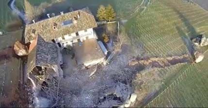 VIDEO: Džinovska stijena uništila kuću staru 300 godina VIDEO: Džinovska stijena uništila kuću staru 300 godina