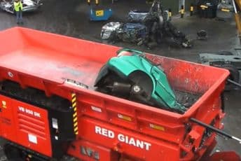 VIDEO: Mašina koja "jede" automobile